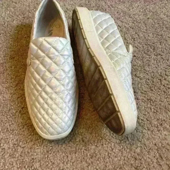 Franco Sarto iridescent white quilted slip on sneaker size 8.5M women’s like new - Picture 4 of 6